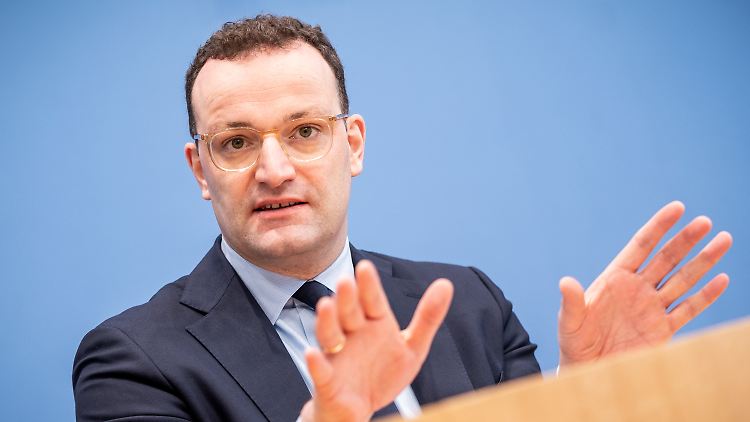 Spahn rät zur Absage von Großveranstaltungen - bundesweit.