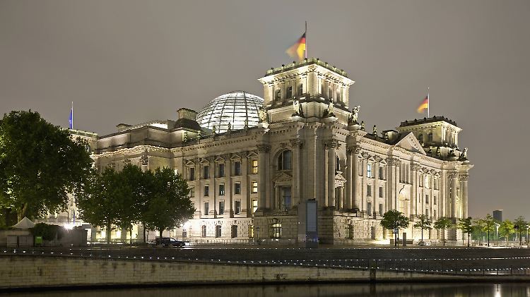 "Wir helfen auch als Parlament, wo wir helfen können", so Ralph Brinkhaus.