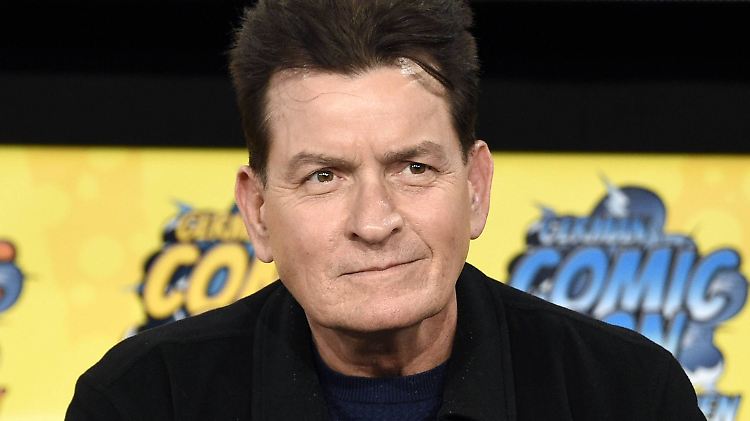 Charlie Sheen streitet die Vergewaltigungsvorwürfe ab.