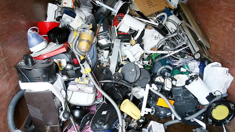 Halten Elektrogeräte länger, wird der Haufen an Elektroschrott kleiner.