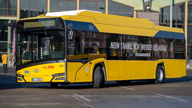 Die Berliner Verkehrsbetriebe rufen die Fahrgäste zu mehr Achtsamkeit auf. Vor allem die Hust- und Niesetikette müsse eingehalten werden.