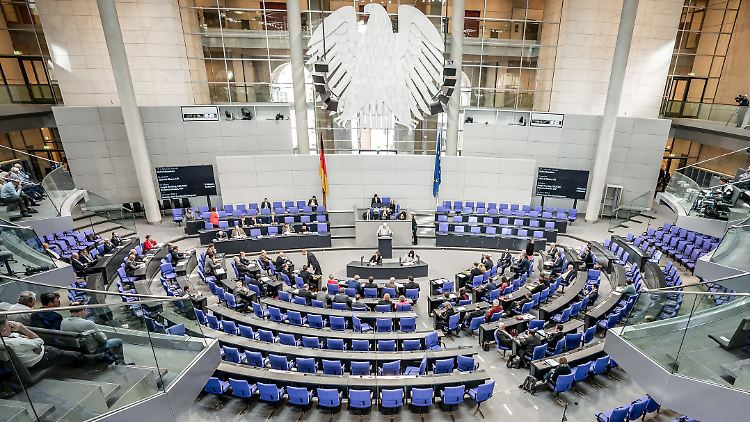 Die Coronavirus-Pandemie erreicht den Bundestag: Ein Abgeordneter wurde positiv auf das Virus getestet.