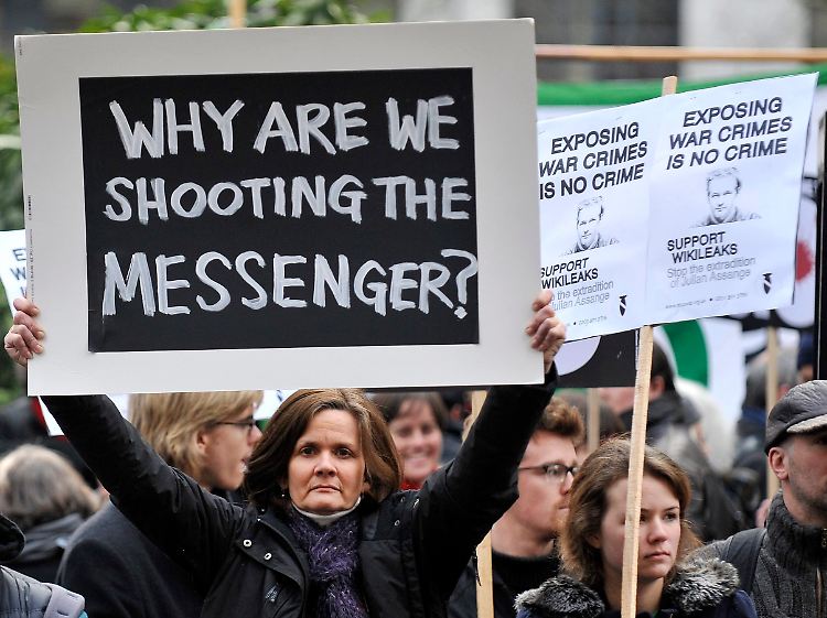 Viele Freunde: Anhänger von Wikileaks fordern, nicht den Überbringer der Botschaft zu bestrafen.