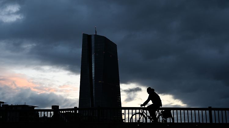 Wenige Stunden vor dem EZB-Zinsentscheid wird der Dax wohl unterhalb der 10.000er-Marke starten.