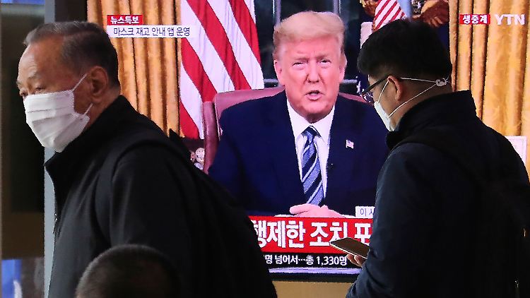 Im südkoreanischen Seoul wird die Ansprache des US-Präsidenten im Fernsehen übertragen. 