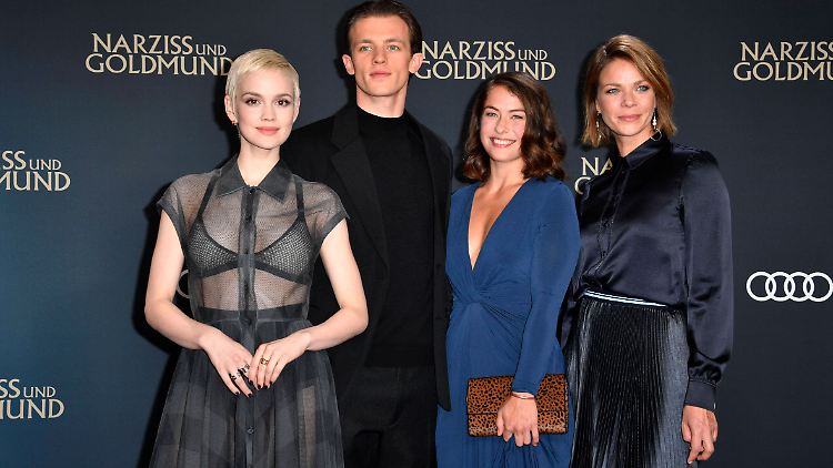 Niewöhner mit den Ladys Emilia Schüle, Henriette Confurius und Jessica Schwarz.