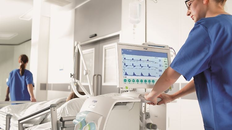 Intensivbeatmungsgerät Dräger Evita V300 beim Transport