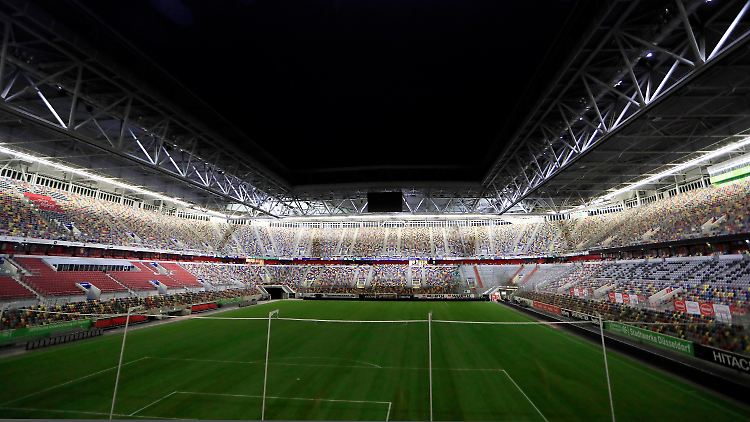 Leere Stadien - leere Kassen. Das Coronavirus bereitet auch den Fußballklubs Sorgen.