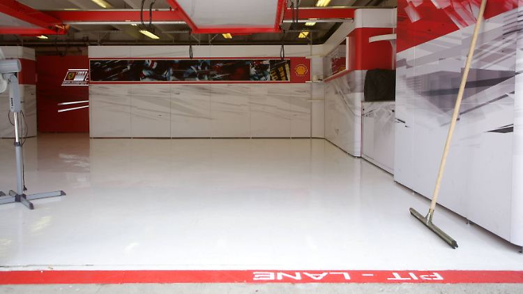 Leere in der Box: Auch die Formel 1 steht momentan still.