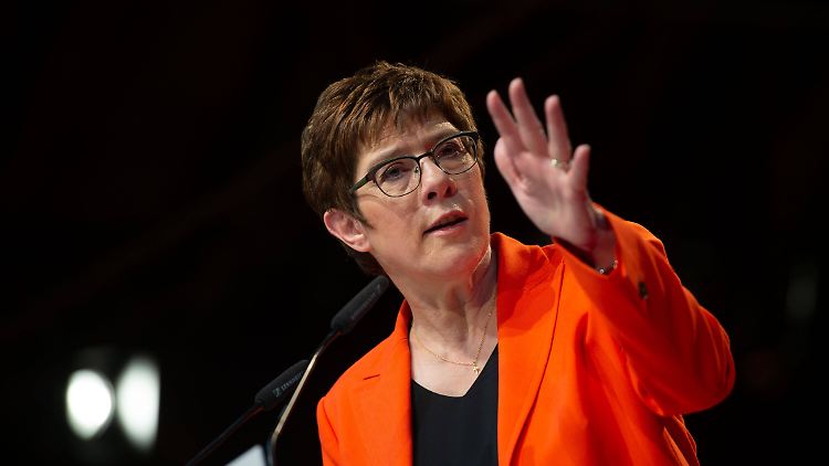 Annegret Kramp-Karrenbauer ist Parteivorsitzende der CDU und Bundesverteidigungsministerin.