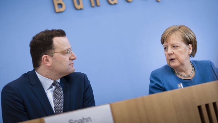 Merkel und Spahn bei einer gemeinsamen Pressekonferenz vergangene Woche.