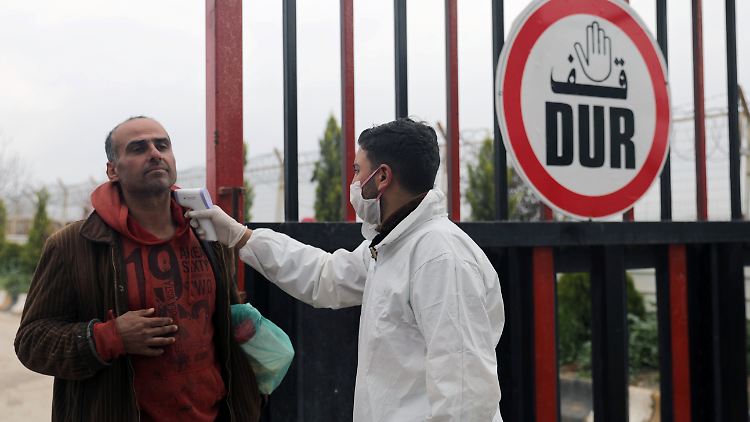 Temperaturcheck an einem türkisch-syrischen Grenzübergang. Noch hat Syrien keine Infektionsfälle gemeldet.