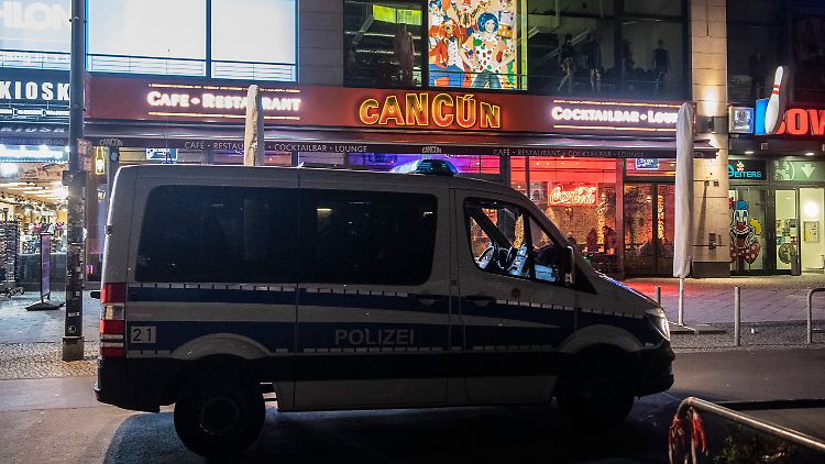 In der Nacht war die Polizei in der Hauptstadt unterwegs, um die Verordnung durchzusetzen.