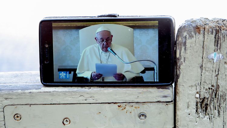 Seit dem 10. März ist der Petersplatz für Publikum gesperrt. Die Generalaudienzen des Papstes werden - wie dann auch die Osterfeierlichkeiten - im Livestream übertragen.