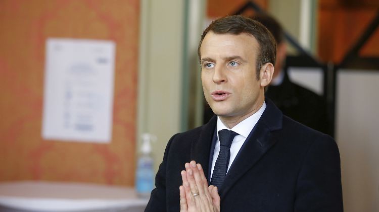 Präsident Macron kämpft mit für die Franzosen einschneidenden Maßnahmen gegen die Corona-Krise im Land.