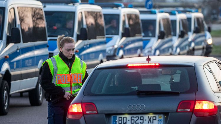 Pendler müssen sich an den Grenzen zu Luxemburg und Frankreich auf Staus einstellen.