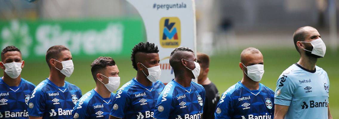 2020-03-15T160207Z_1446086279_RC2EKF9NX15U_RTRMADP_3_HEALTH-CORONAVIRUS-SOCCER-BRAZIL.JPG