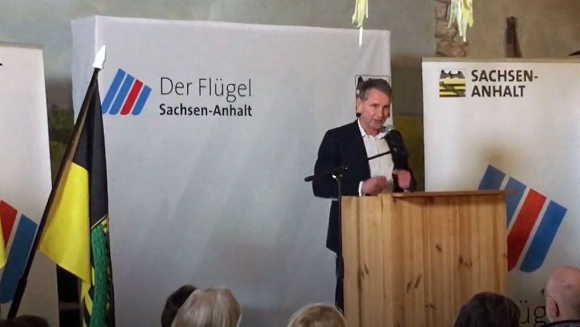 HöckeAusschwitzen.jpg
