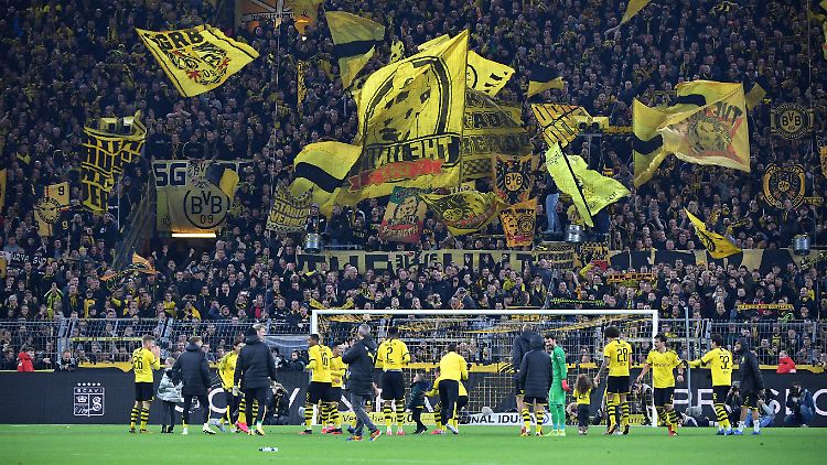 Jubel vor vollen Tribünen gehörte früher zum Alltag in der Bundesliga. Nun ist es das Traumszenario von Fans und Verantwortlichen.
