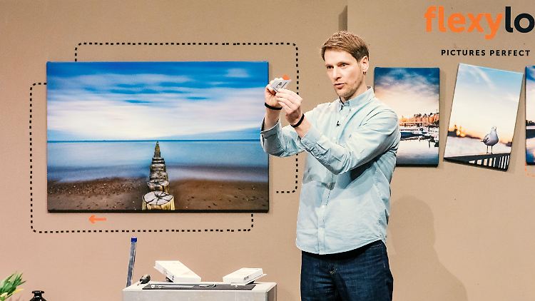 Alexander Schophoff will mit "Flexylot" beim Aufhängen von Bildern helfen.