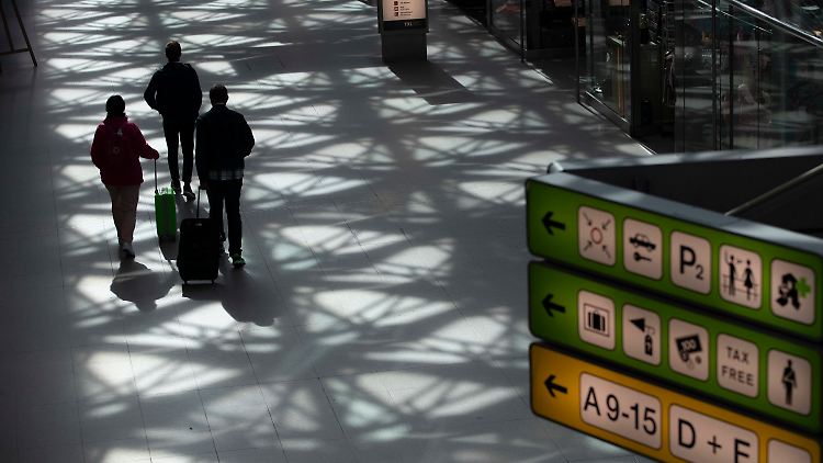 Auf dem Flughafen Tegel geht es erkennbar leerer zu.