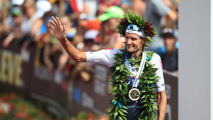 An 3,8 Kilometer Schwimmen, 180 Kilometer Radfahren und 42,2 Kilometer Laufen ist für Jan Frodeno derzeit nicht zu denken.
