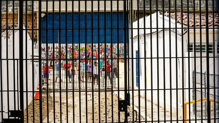 Die Gefängnisse in Brasilien sind häufig überfüllt - es kommt des Öfteren zu Aufständen, wie hier im Jahr 2015.