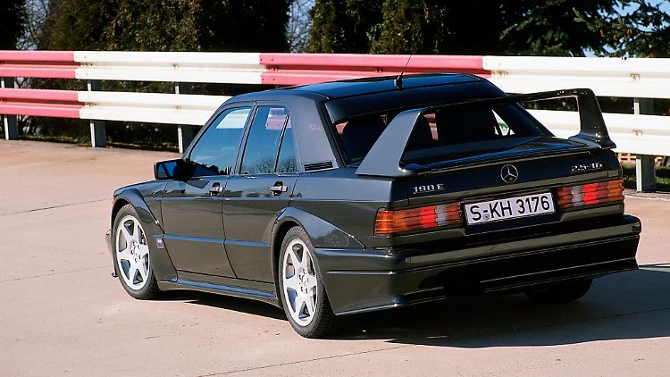 Der gewaltige Heckflügel war das Markenzeichen des Mercedes 190 E 2.5-16 Evolution II.