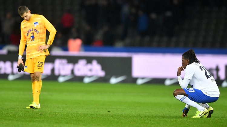 Für die Hertha-Profis gilt ab sofort: Abstand zueinander halten.
