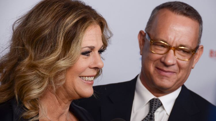 Hanks habe nach der Landung niedergekniet auf der Landebahn und anschließend getanzt, berichtet unter anderem die "New York Post". 