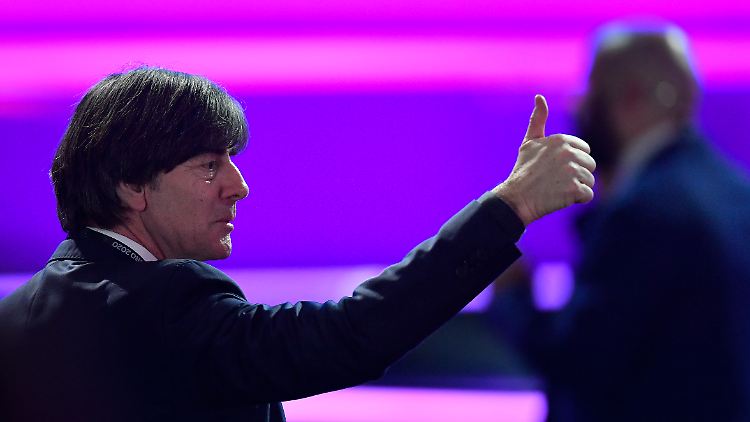 Bundestrainer Löw findet die Entscheidung, die EM zu verlegen, gut.
