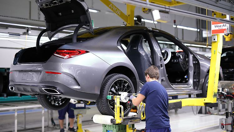 Daimler wird wegen des Corona-Virus bis auf Weiteres die Produktion stoppen.