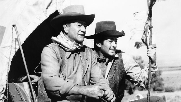 John Wayne (l.) und Stuart Whitman 1961 in "Die Comancheros".