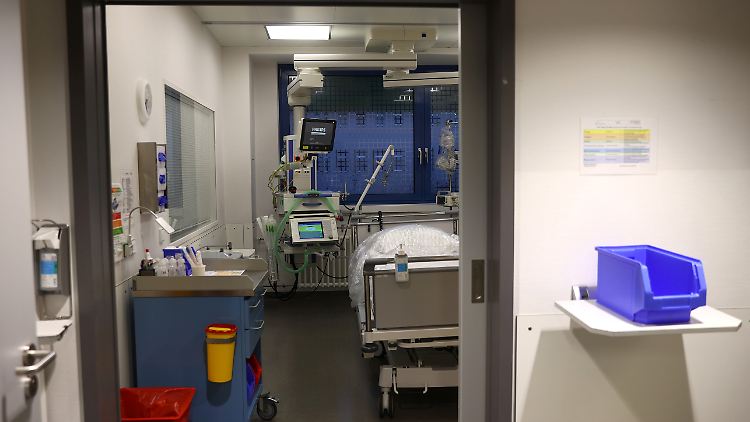 In Deutschland sind die Intensivstationen noch lange nicht am Limit. Auch das könnte ein Grund für die bisher geringe Mortalität sein.