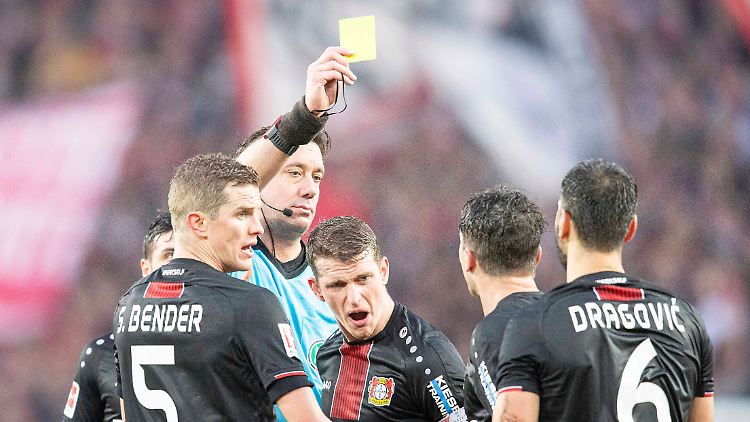 Schnelle, sichere Entscheidungen unter großem Druck sind Ihr Ding? Dann sollten Sie ein Kollege von Manuel Gräfe werden.