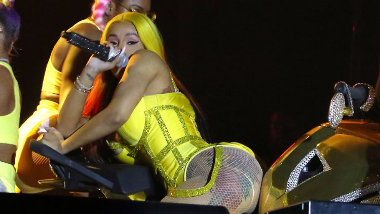 In ihrer sehr eigenen Art macht Cardi B einiges im Rahmen ihrer Möglichkeiten.
