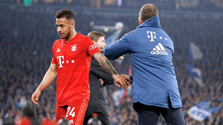 Baldiger Abschied? Corentin Tolisso klatscht mit seinem Coach Hansi Flick schon mal ab.