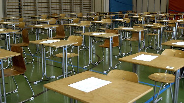 Weltweit bleiben Klassenräume und Hörsäle leer.