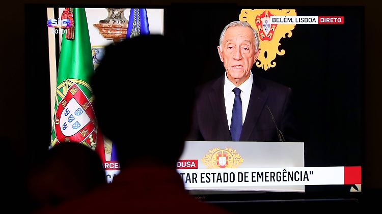 In einer Fernsehansprahe richtet sich Präsident Rebelo de Sousa ans Volk.