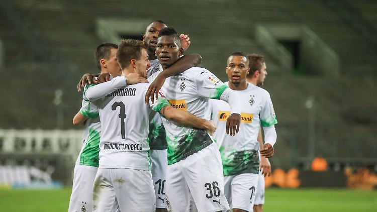 Zeigen sich solidarisch mit dem Klub: die Spieler von Borussia Mönchengladbach.