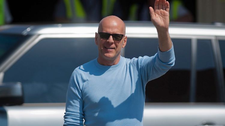 Bruce Willis ist nicht der ewige Maskenverweigerer. Er hat sich angeblich nur dieses eine Mal falsch entschieden.