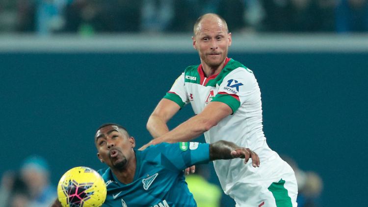 Benedikt Höwedes versteht nicht, warum in Russland kaum auf die Bedrohung durch das Coronavirus reagiert wird.