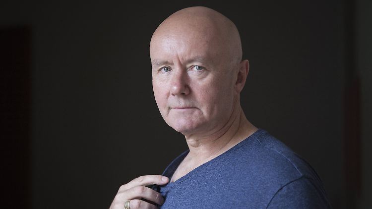 Irvine Welsh hat mit "Die Hosen der Toten" das letzte Buch der "Trainspotting"-Reihe fertig.