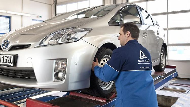 Die Mängelquote bei Autos ist laut TÜV Report gestiegen. Die wenigsten Mängel weist demnach der Toyota Prius auf.