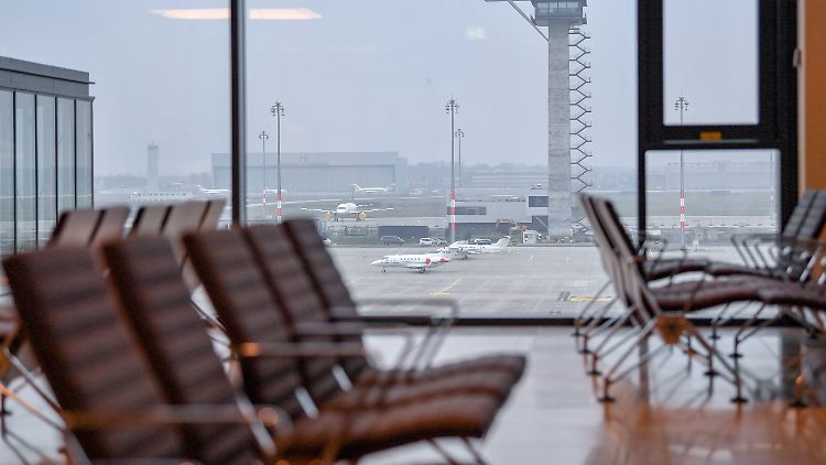 Der Flughafen soll nach jahrelanger Verzögerung Ende Oktober in Betrieb gehen.
