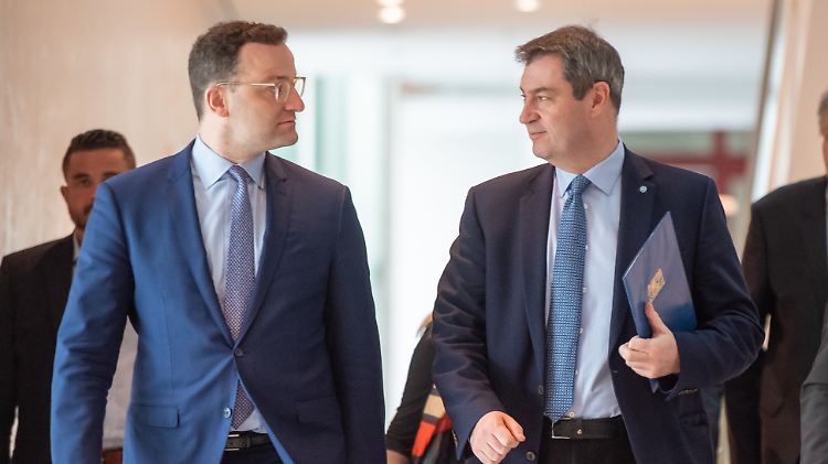 Überzeugen mit ihrem Krisenmanagement: Jens Spahn und Markus Söder (v.l.)