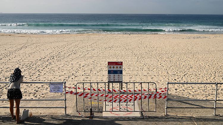 Eine Ausgangssperre gibt es in Australien bislang nicht, der berühmte Bondi Beach und andere Strände nahe Sydney dürfen allerdings nicht mehr betreten werden.