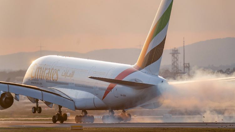Emirates lässt alle Passagierflugzeuge am Boden.