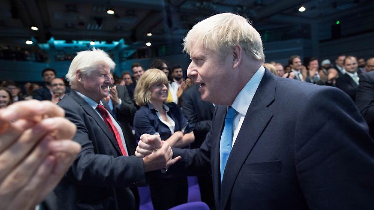 Stanley Johnson (links) und sein Sohn Boris Johnson haben wohl Meinungsverschiedenheiten.