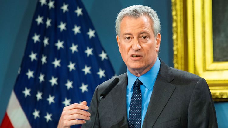 New Yorks Bürgermeister Bill de Blasio spricht im Zusammenhang mit der Corona-Pandemie von einer "neuen Realität".